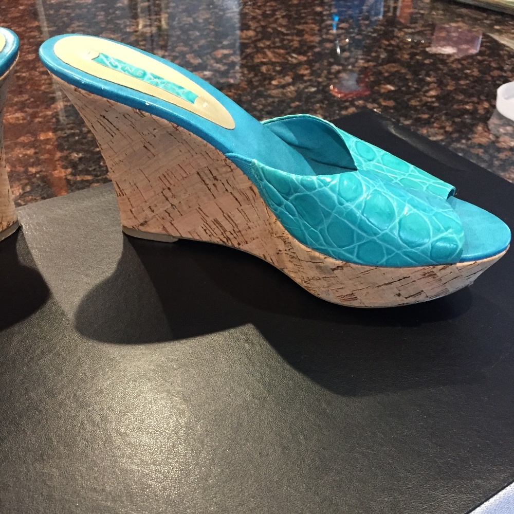 Cork Wedge - Picture 2 of 5